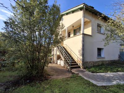 Detached House with Beautiful Renovated Interior