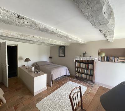 Detached Country House with Swimming Pool and Landscaped Garden