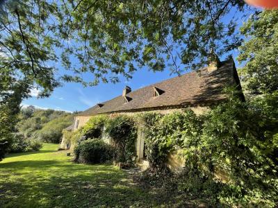 Detached Country House with Swimming Pool and Landscaped Garden