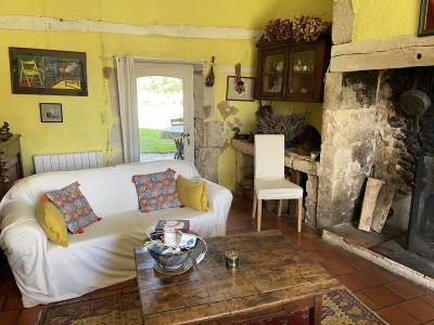 Detached Country House with Swimming Pool and Landscaped Garden