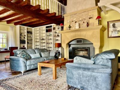 Detached Country House with Swimming Pool and Jacuzzi Hot Tub