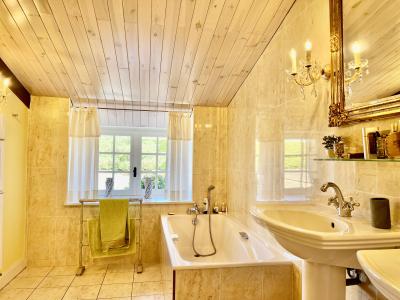 Detached Country House with Swimming Pool and Jacuzzi Hot Tub