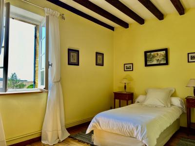 Detached Country House with Swimming Pool and Jacuzzi Hot Tub