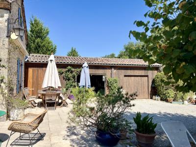 Detached Country House with Swimming Pool and Jacuzzi Hot Tub