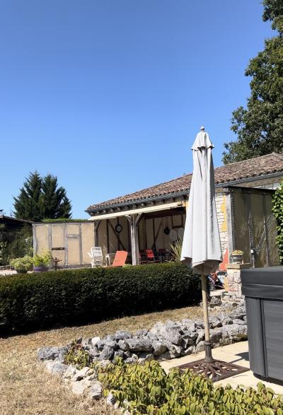 Detached Country House with Swimming Pool and Jacuzzi Hot Tub