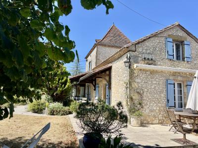 Detached Country House with Swimming Pool and Jacuzzi Hot Tub