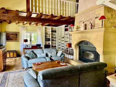 Detached Country House with Swimming Pool and Jacuzzi Hot Tub