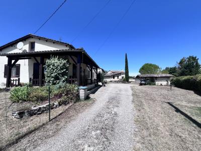 Detached Country House with Outbuilding and Pool