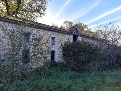 Huge Countryside Barn to Renovate