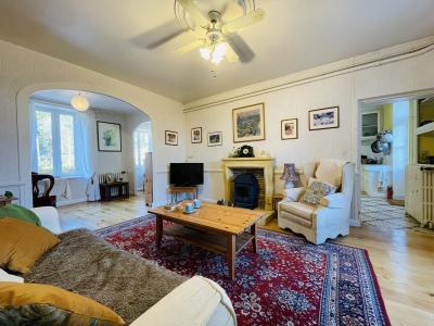 Detached Villa with Pool and Landscaped Garden