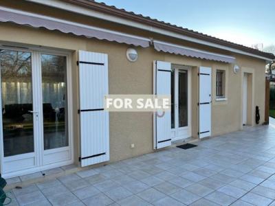 Single Storey Villa With Garden