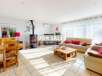Single Storey Villa With Garden