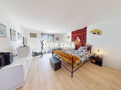 Single Storey Villa With Garden