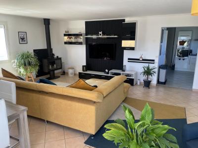 Beautiful Detached House with Lovely Garden