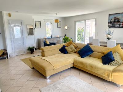 Beautiful Detached House with Lovely Garden