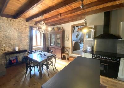 Cosy Character Cottage in Great Location
