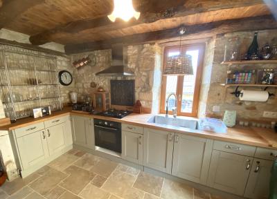Cosy Character Cottage in Great Location