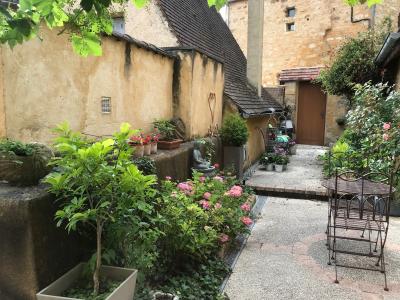 Cosy Character Cottage in Great Location
