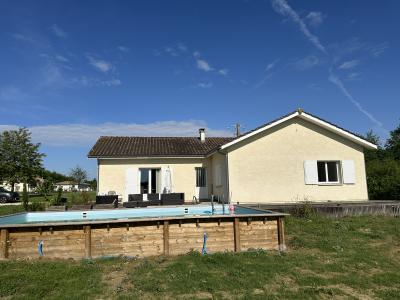 Detached House with Swimming Pool