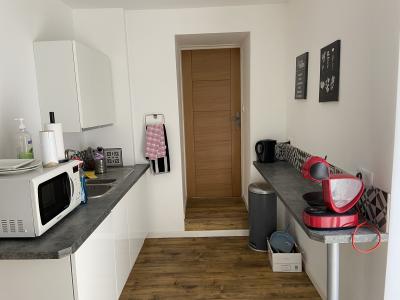 Building in Heart of Town with 3 Bedroom Apartment