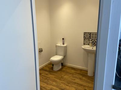 Building in Heart of Town with 3 Bedroom Apartment