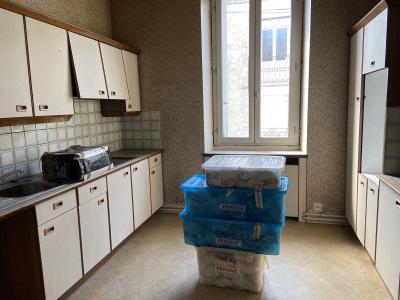 Building in Heart of Town with 3 Bedroom Apartment