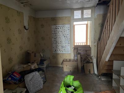 Building in Heart of Town with 3 Bedroom Apartment