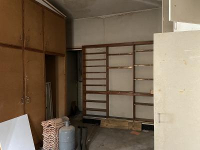 Building in Heart of Town with 3 Bedroom Apartment