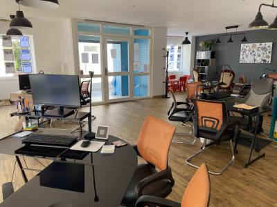 Building in Heart of Town with 3 Bedroom Apartment