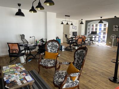 Building in Heart of Town with 3 Bedroom Apartment