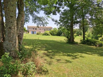 Beautiful Detached House in Parkland Gardens