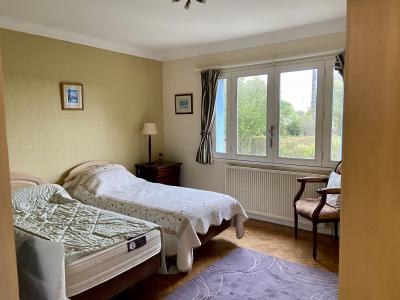 Detached House and Garden in Lovely Location