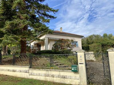 Detached House and Garden in Lovely Location