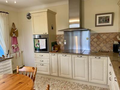 Detached House and Garden in Lovely Location