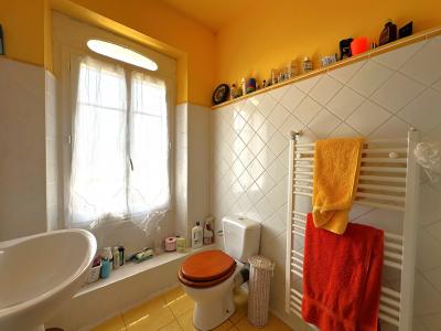 Detached Country House with Swimming Pool