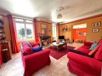 Detached Country House with Swimming Pool