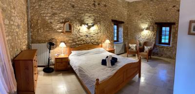 Superb Detached Country House with Swimming Pool