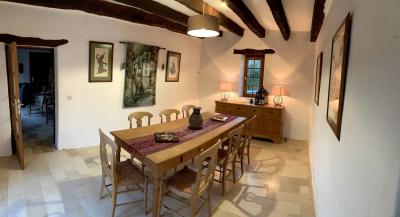 Superb Detached Country House with Swimming Pool