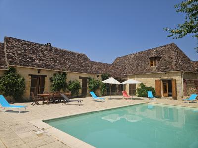 Superb Detached Country House with Swimming Pool