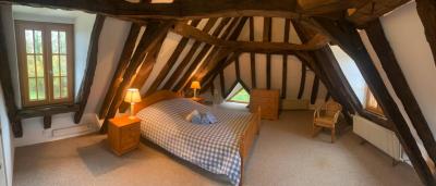 Superb Detached Country House with Swimming Pool