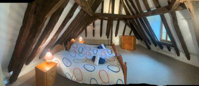 Superb Detached Country House with Swimming Pool