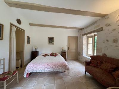 Superb Detached House in Landscaped Gardens with Pool