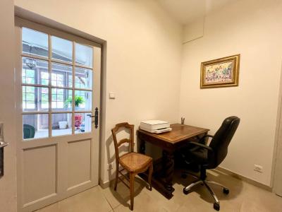 Superb Detached House in Landscaped Gardens with Pool