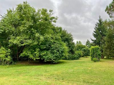 Superb Detached House in Landscaped Gardens with Pool