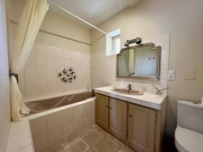 Superb Detached House in Landscaped Gardens with Pool