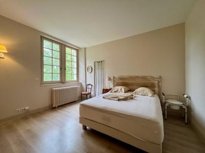 Superb Detached House in Landscaped Gardens with Pool