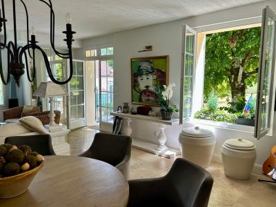 Beautifully Appointed Detached House with Garden