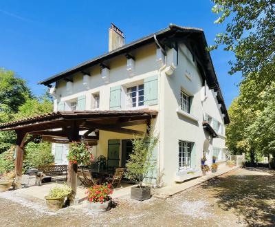 Detached House with Guest House and Swimming Pool