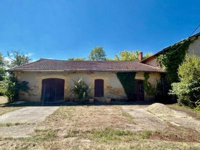 Detached Country House with Outbuildings and Lovely Pool