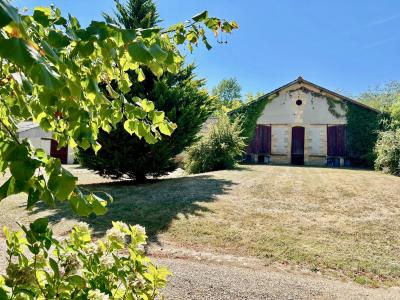 Detached Country House with Outbuildings and Lovely Pool